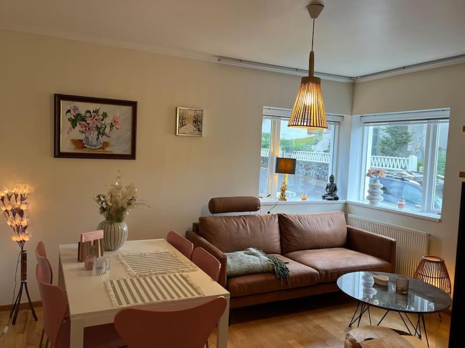 Charming 3 Bedroom Apartment Akureyri Exterior photo